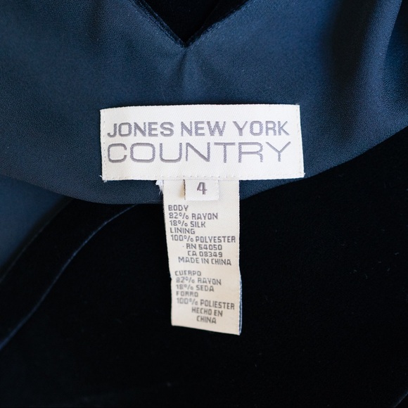 Vintage Jones New York Black Velvet V Neck Top - Picture 3 of 3